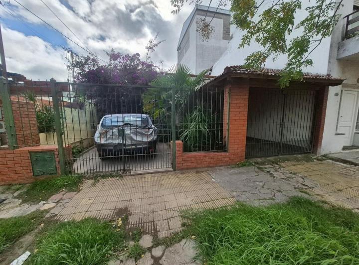 Casa · 90m² · 4 Ambientes · 2 Cocheras