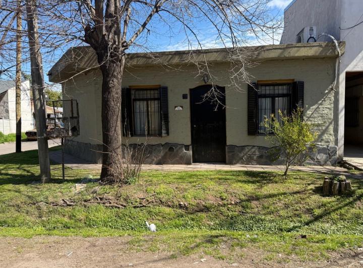 Casa · 140m² · 4 Ambientes · 2 Cocheras