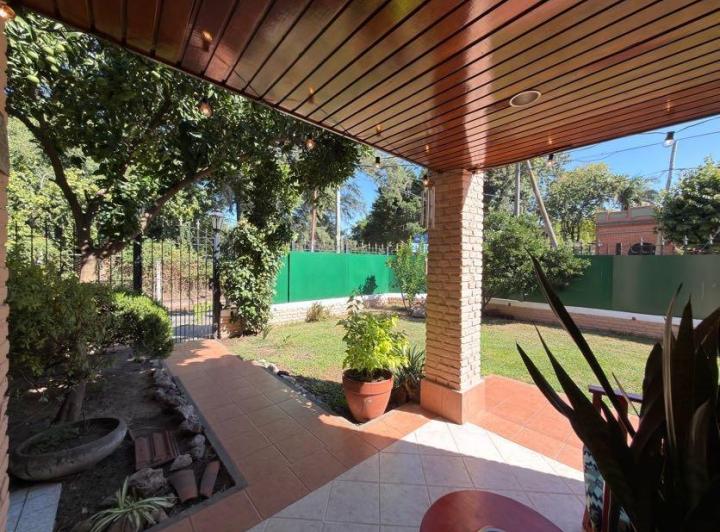 Casa · 222m² · 5 Ambientes · 2 Cocheras