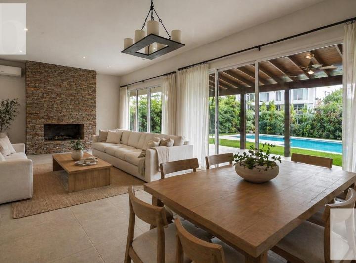 Casa · 350m² · 9 Ambientes · 4 Cocheras