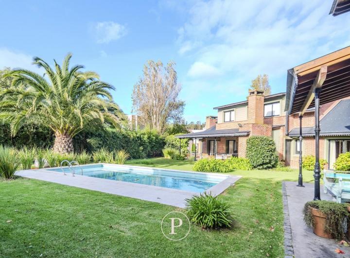 Casa · 701m² · 10 Ambientes · 5 Cocheras
