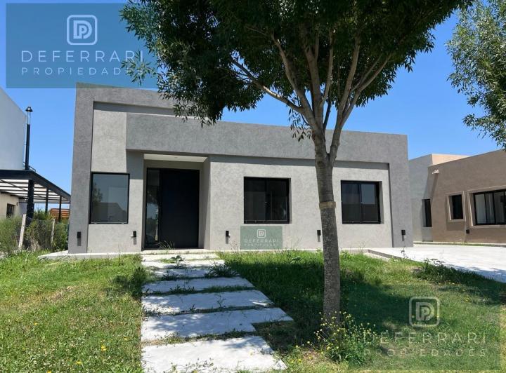 Casa · 150m² · 4 Ambientes · 2 Cocheras