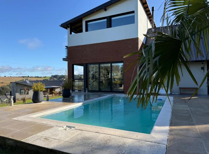 Casa · 145m² · 4 Ambientes · 1 Cochera