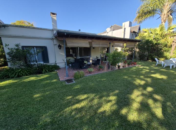 Casa · 106m² · 4 Ambientes · 3 Cocheras