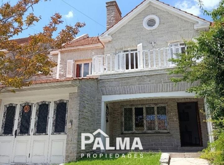Casa · 400m² · 7 Ambientes · 1 Cochera