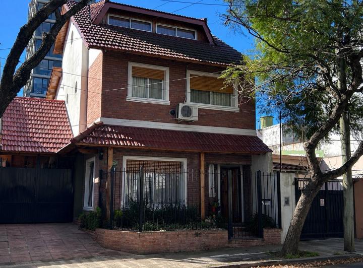 Casa · 183m² · 5 Ambientes · 2 Cocheras