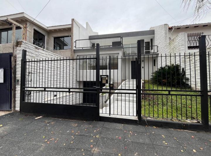 Casa · 362m² · 5 Ambientes · 3 Cocheras