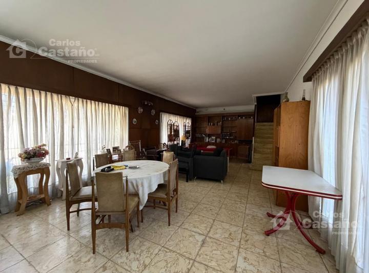 Casa · 140m² · 4 Ambientes · 2 Cocheras