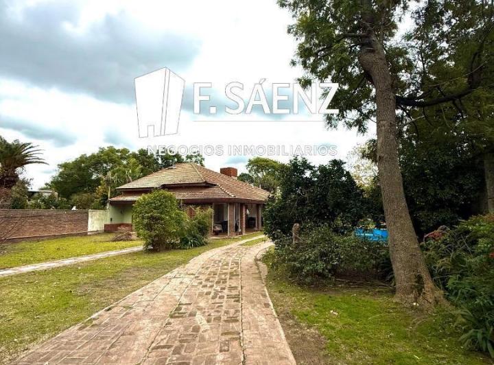 Casa · 300m² · 3 Ambientes · 1 Cochera