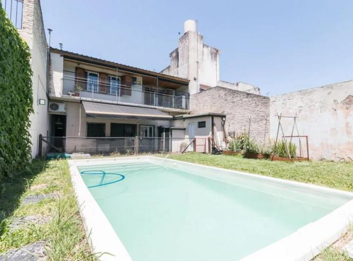 Casa · 200m² · 4 Ambientes · 2 Cocheras