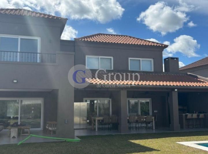 Casa · 280m² · 6 Ambientes · 2 Cocheras