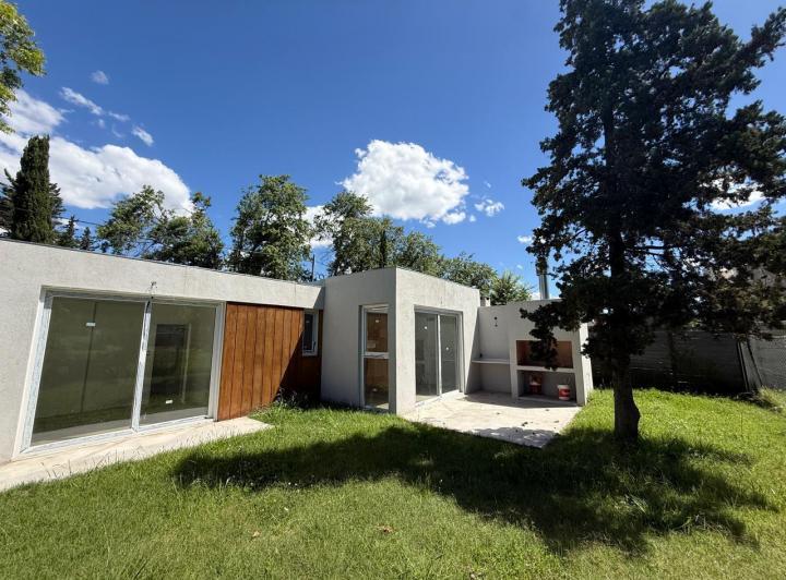 Casa · 120m² · 3 Ambientes · 2 Cocheras