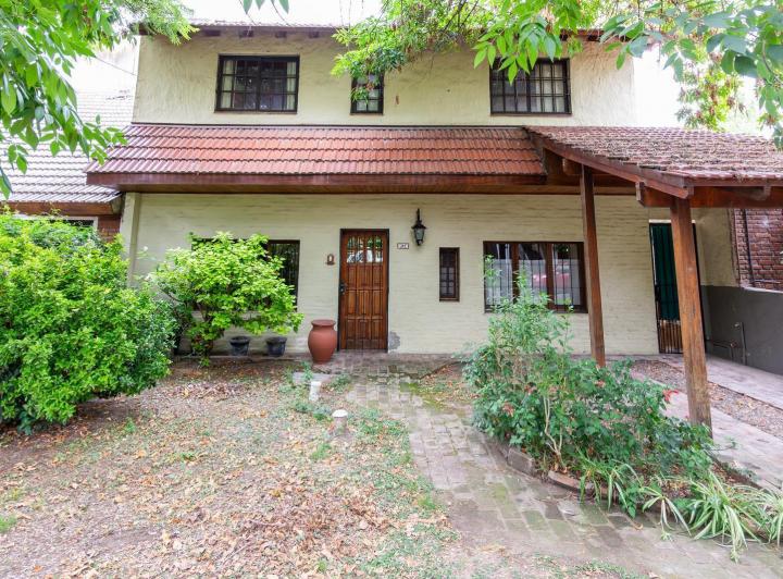 Casa · 174m² · 5 Ambientes · 1 Cochera