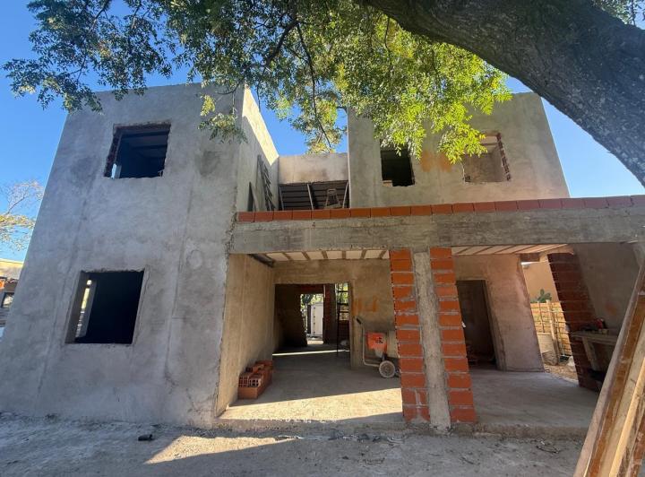 Casa · 823m² · 5 Ambientes · 2 Cocheras