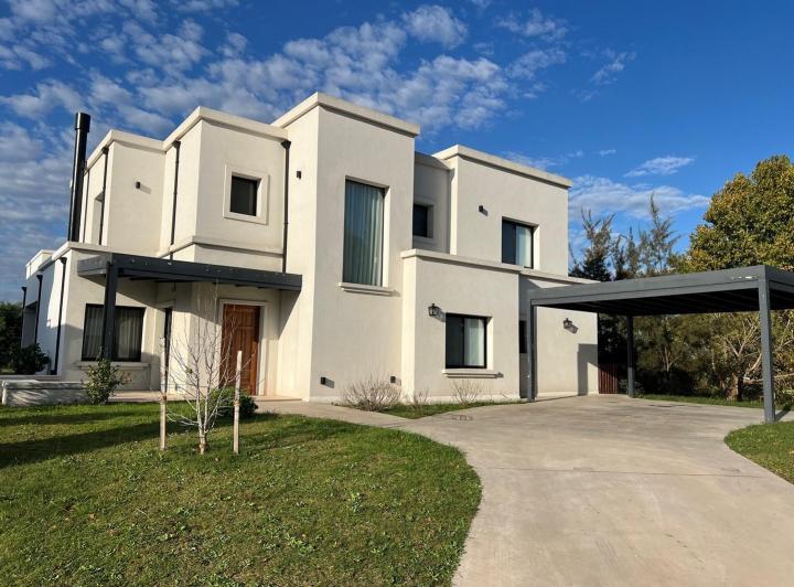 Casa · 265m² · 6 Ambientes · 2 Cocheras