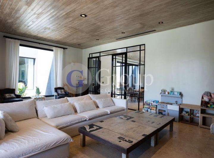 Casa · 700m² · 7 Ambientes · 1 Cochera