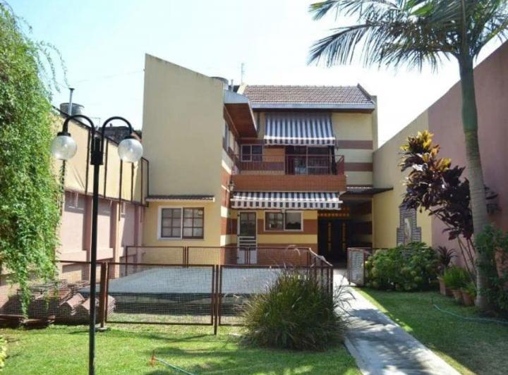 Casa · 170m² · 4 Ambientes · 2 Cocheras