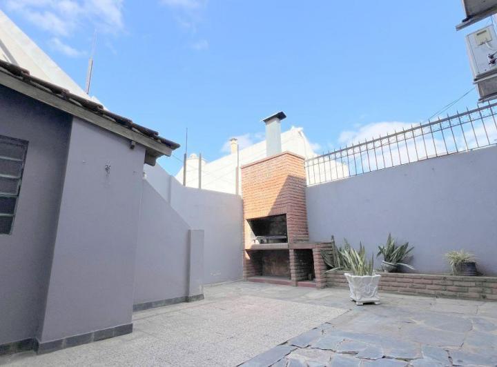 Casa · 180m² · 5 Ambientes · 2 Cocheras