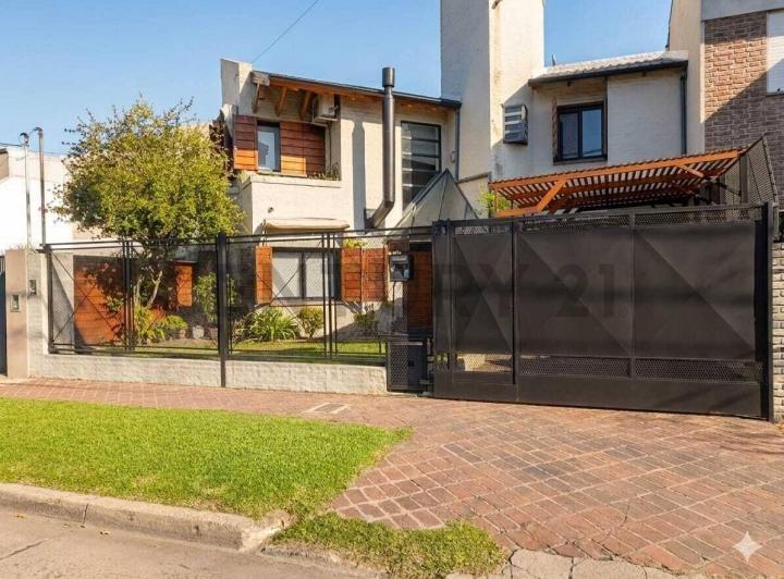 Casa · 180m² · 4 Ambientes · 2 Cocheras