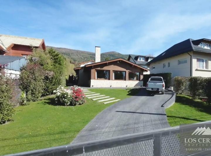 Casa · 180m² · 4 Ambientes · 3 Cocheras