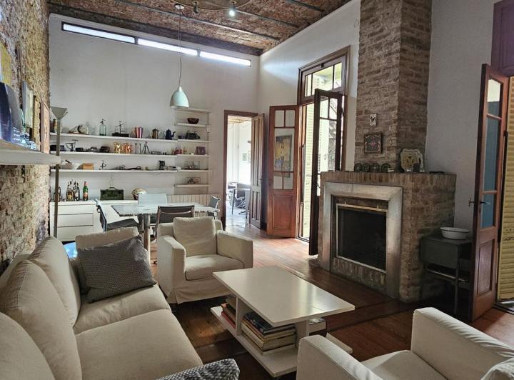 Casa · 260m² · 6 Ambientes · 2 Cocheras