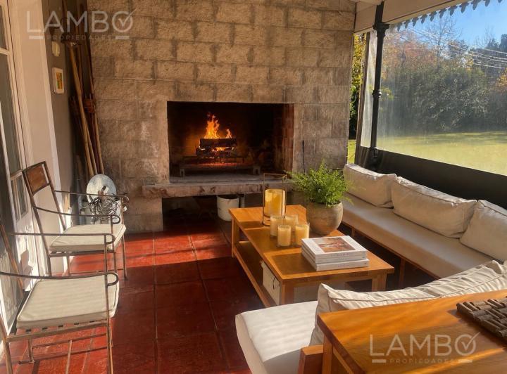 Casa · 180m² · 5 Ambientes · 4 Cocheras