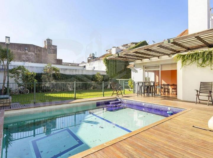Casa · 960m² · 5 Ambientes · 2 Cocheras