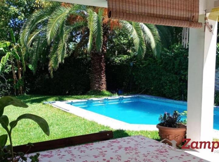 Casa · 280m² · 7 Ambientes · 3 Cocheras