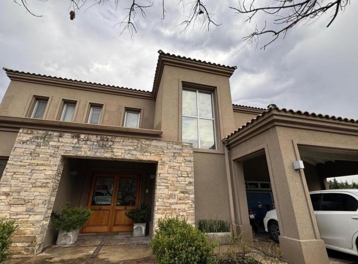 Casa · 450m² · 4 Ambientes