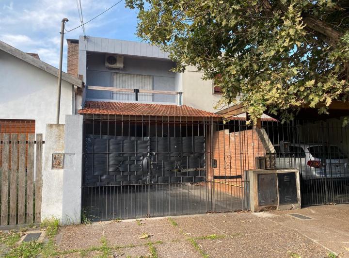 Casa · 88m² · 3 Ambientes · 2 Cocheras