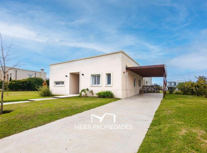 Casa · 250m² · 5 Ambientes · 2 Cocheras