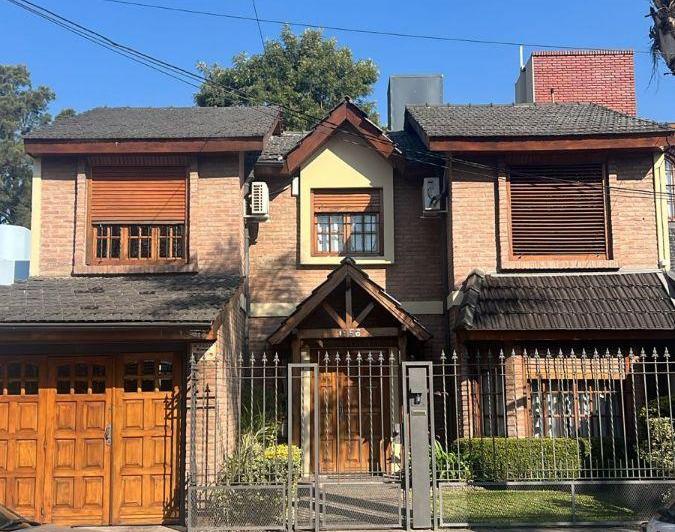 Casa · 280m² · 5 Ambientes · 2 Cocheras