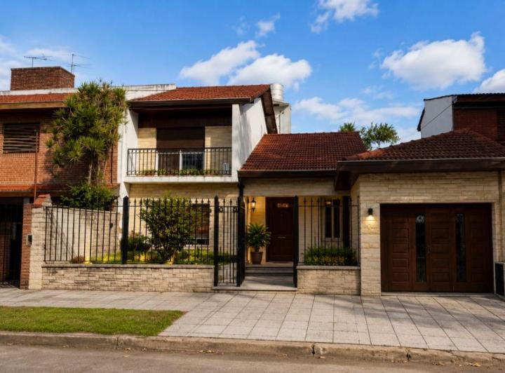 Casa · 166m² · 5 Ambientes · 1 Cochera