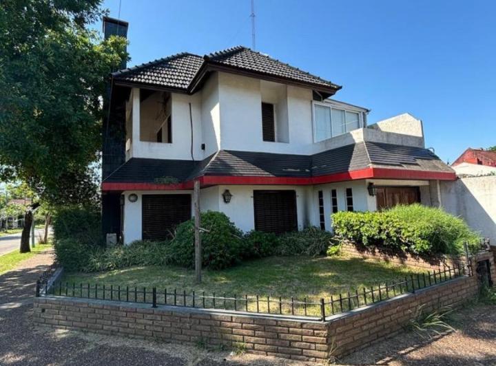 Casa · 155m² · 5 Ambientes · 1 Cochera