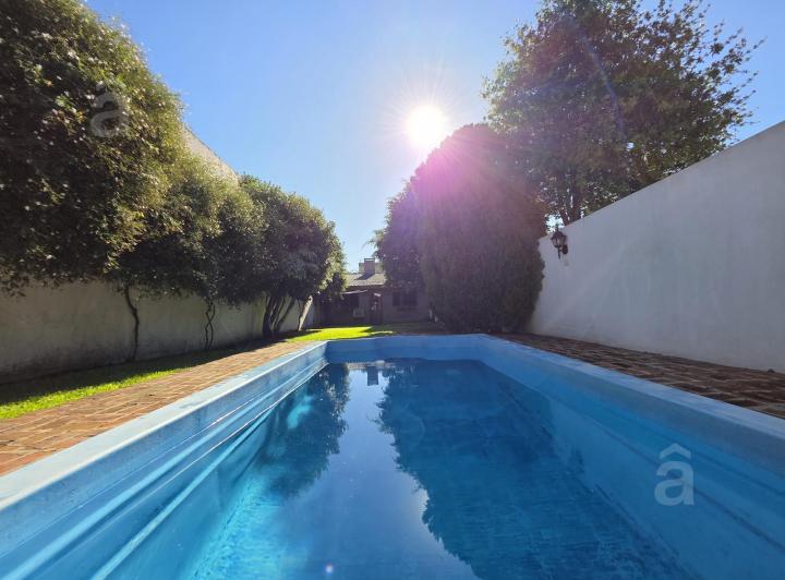 Casa · 170m² · 4 Ambientes · 2 Cocheras