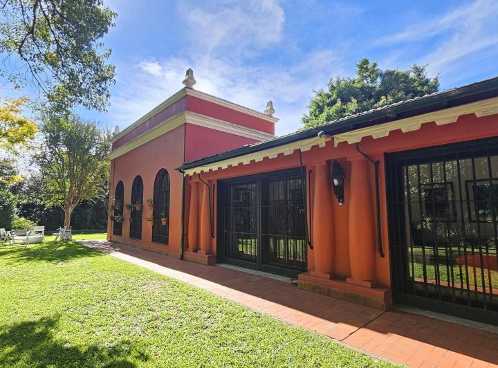 Casa · 600m² · 6 Dormitorios · 1 Cochera