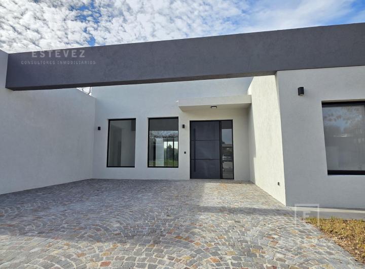 Casa · 205m² · 5 Ambientes · 2 Cocheras