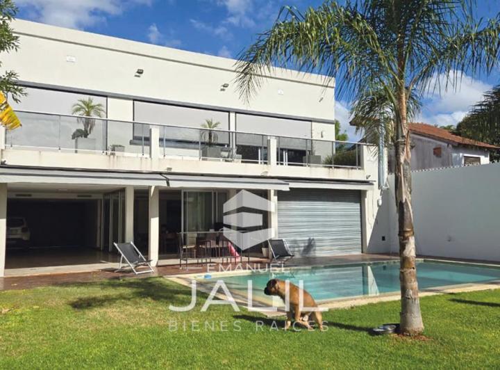 Casa · 353m² · 5 Ambientes · 4 Cocheras