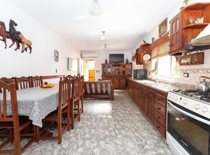 Casa · 222m² · 4 Ambientes · 1 Cochera