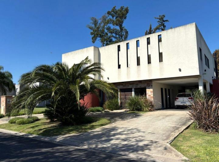 Casa · 372m² · 5 Ambientes · 2 Cocheras