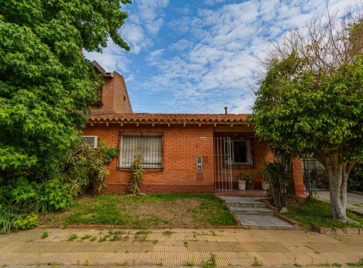 Casa · 176m² · 6 Ambientes · 2 Cocheras