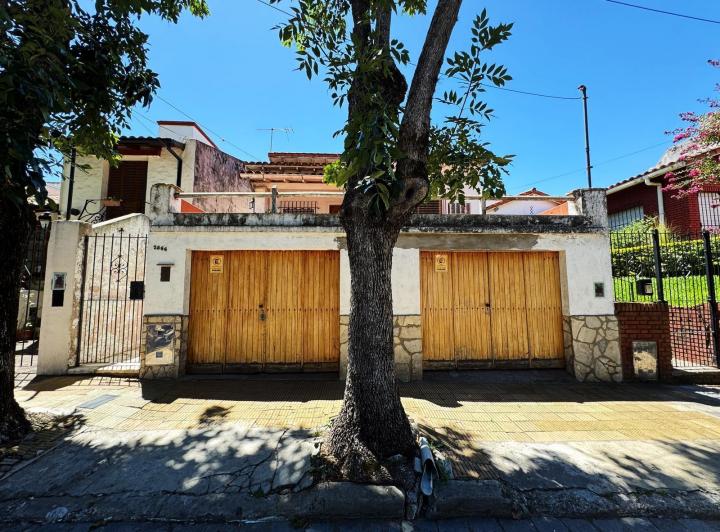 Casa · 220m² · 3 Ambientes · 3 Cocheras