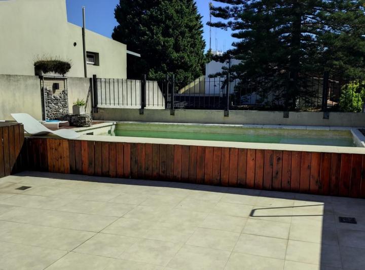 Casa · 240m² · 5 Ambientes · 17 Cocheras