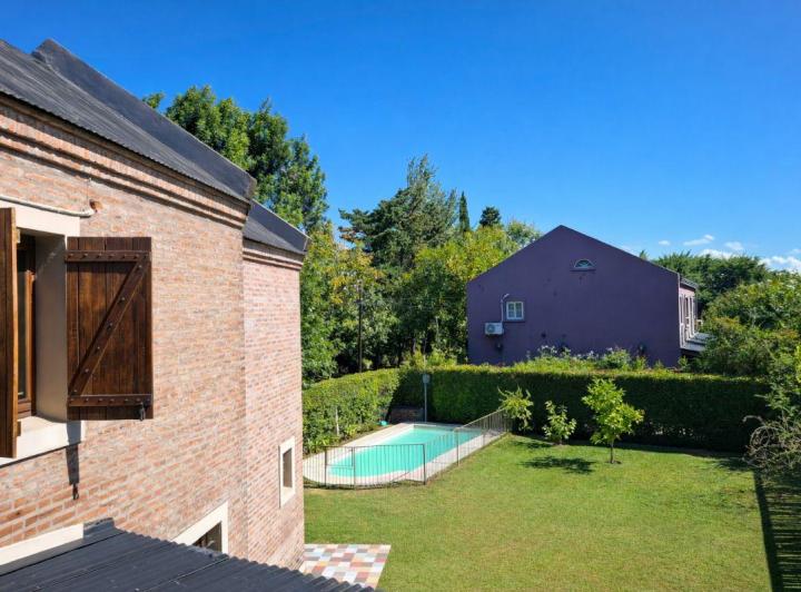 Casa · 260m² · 6 Ambientes · 3 Cocheras