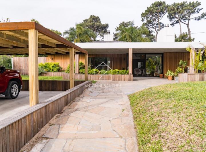 Casa · 1099m² · 5 Ambientes