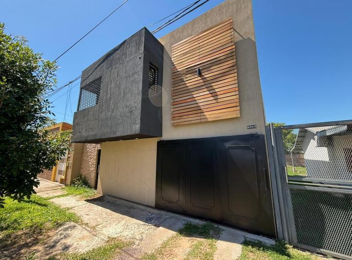 Casa · 250m² · 7 Ambientes · 1 Cochera