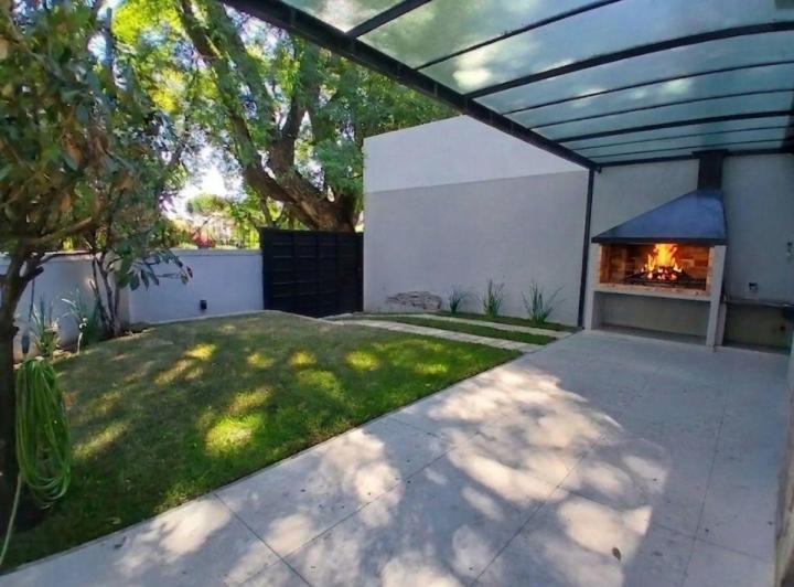 Casa · 230m² · 7 Ambientes · 1 Cochera