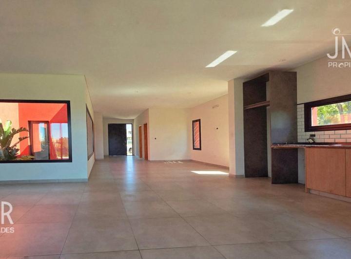 Casa · 159m² · 5 Ambientes · 3 Cocheras