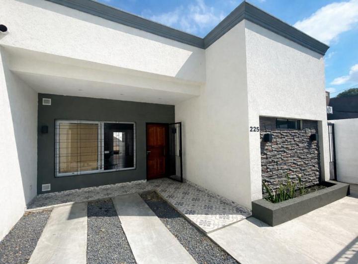 Casa · 100ha · 3 Ambientes · 1 Cochera