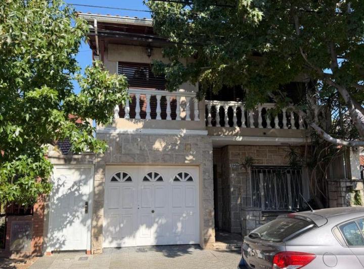 Casa · 250m² · 7 Ambientes · 1 Cochera